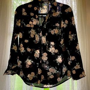 Pretty black blouse with crème. Size XS.
